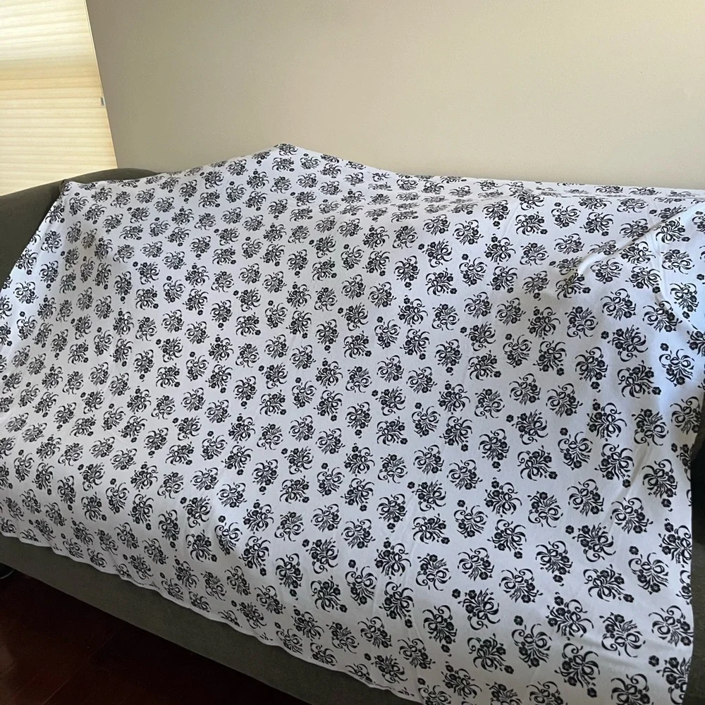 Black & White Remnant Fabric/Firm Price
